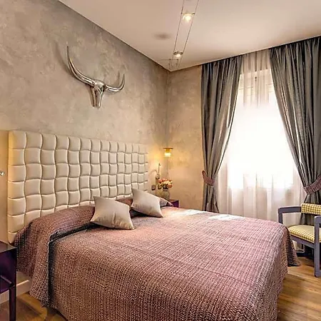 Parlamento Boutique 3*