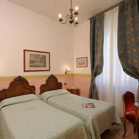 Parlamento Boutique 3* Rome