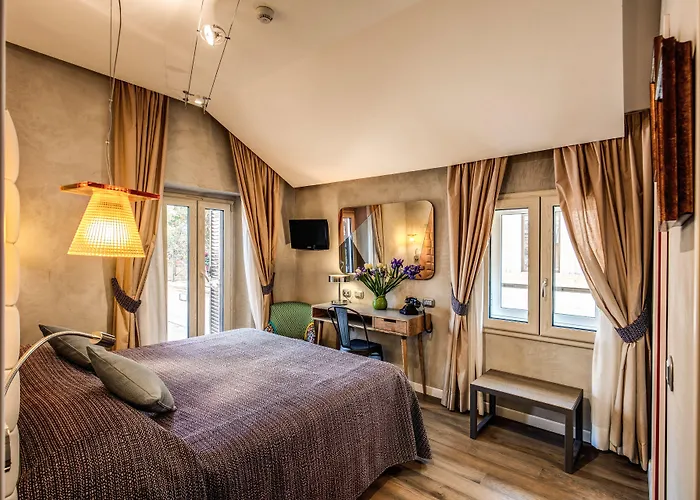 Parlamento Boutique 3* Rome